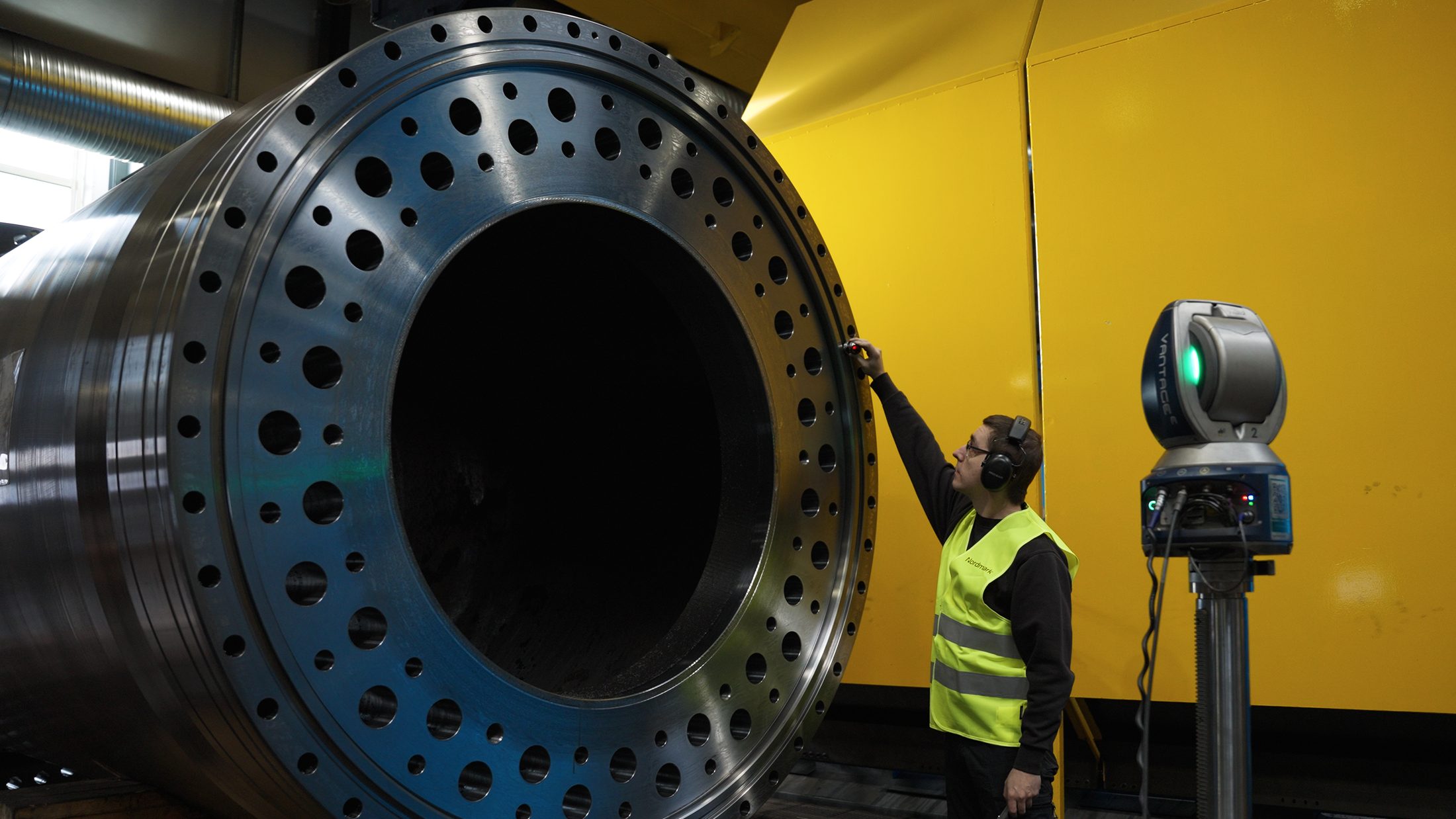 Large precision-machined hub measured with laser scanning